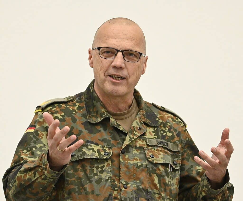 Weil StreitkrÃ¤fte die Werte des Grundgesetzes nicht nur verteidigen, sondern auch verkÃ¶rpern mÃ¼ssen.